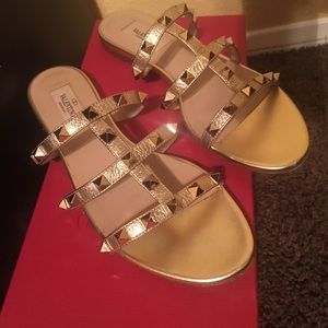 Valentino Garavani sandals!